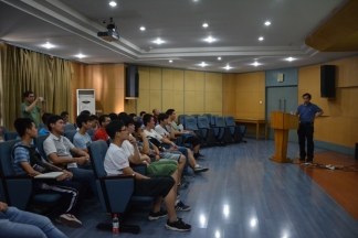 武汉大学物理科学与技术学院师生到物理系参观访问_conew1.jpg